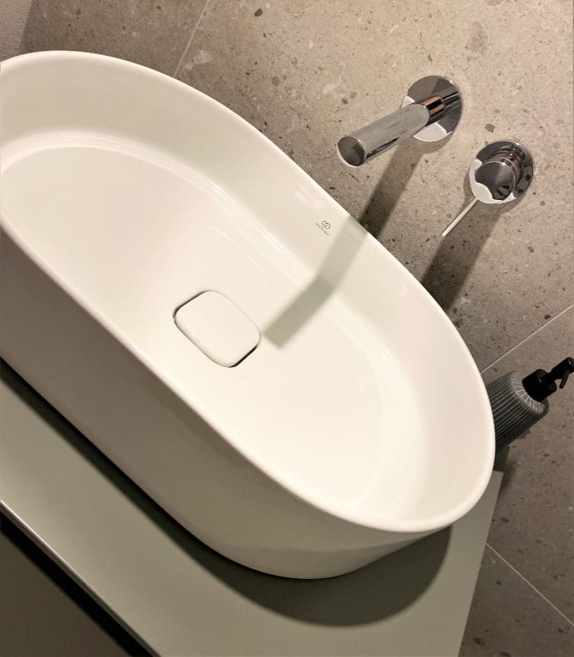 modernes-bad-runde-waschbecken-schuessel